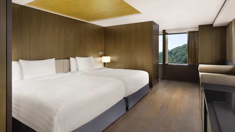 Premier Pool Suite Twin_920